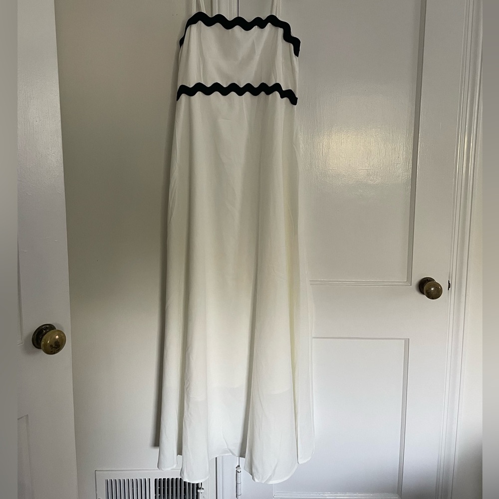 White and black maxi dress with pockets - Picture 3 of 5